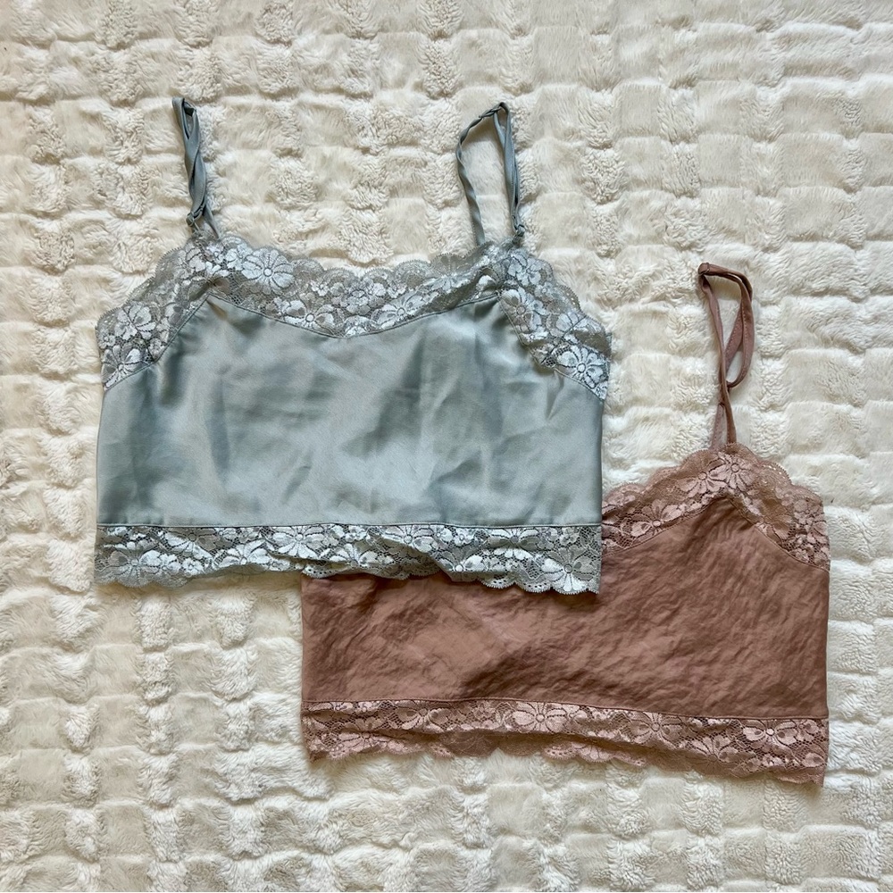 Brandy Melville Dionne Crop Top - light blue or tan/pink - Picture 2 of 3